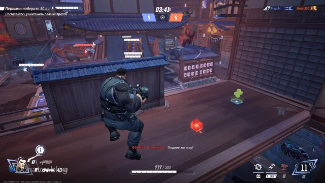 Каратель запрыгивает, чтобы забрать сферу хроновия, выпавшую с убитого врага