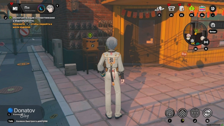 Ящик с пластинками возле видеопроката