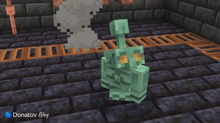 Окисленный медный голем в Minecraft