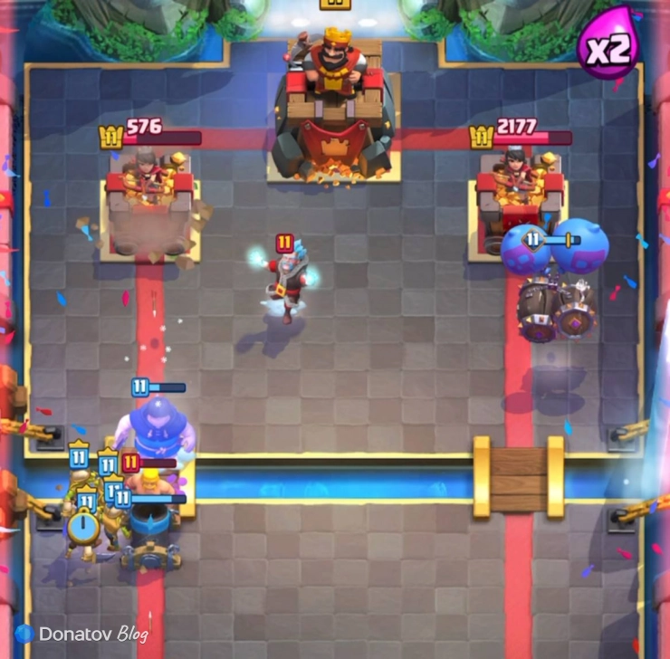 Пример давления по двум сторонам колодой Mortar Bait в Clash Royale